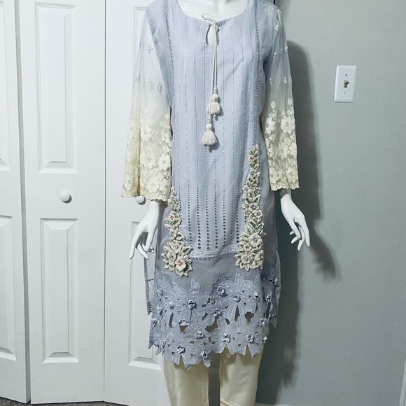 Dresses - Picture 4 of 8